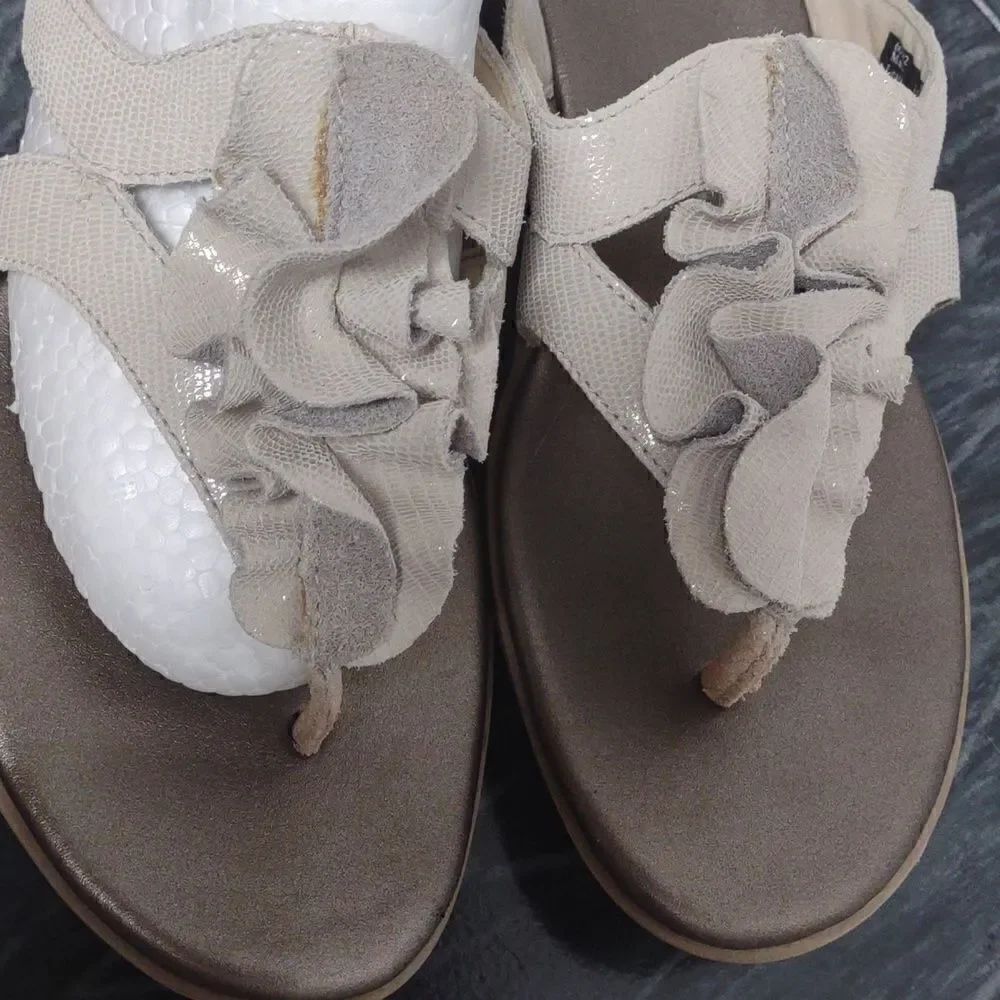 Clarks Sandals Size 8.5